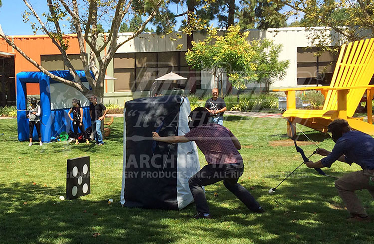 Google employees experience the game Archery Fighting
